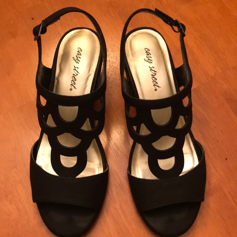 Black 2 inch heel shoes